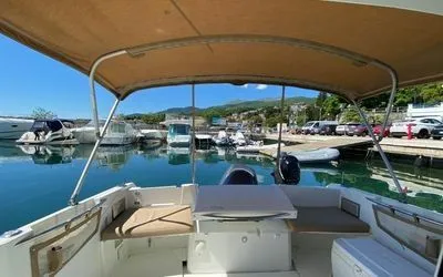 Rent a 7.4m Motor Yacht in Opatija