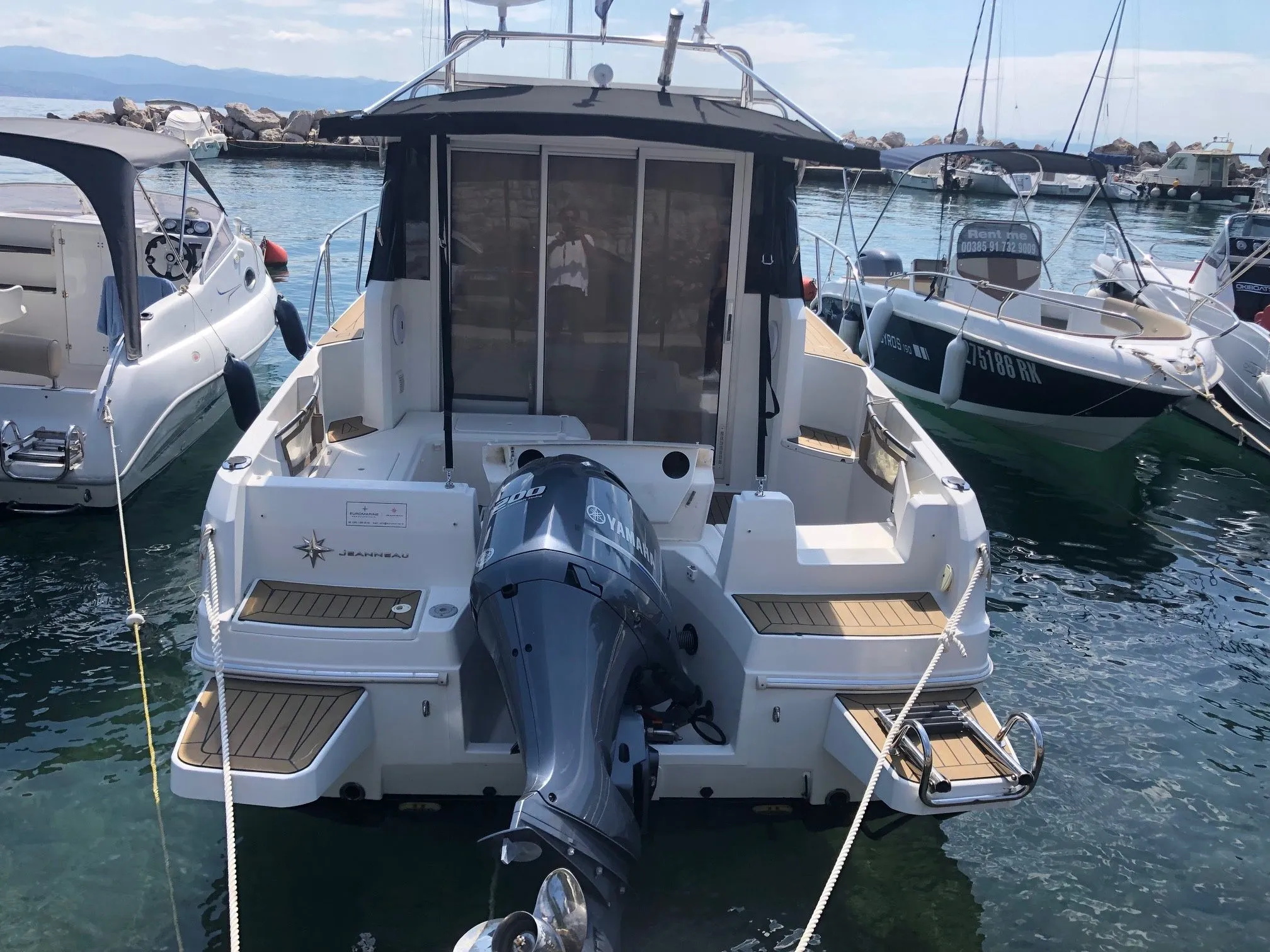 Rent a 7.4m Motor Yacht in Opatija