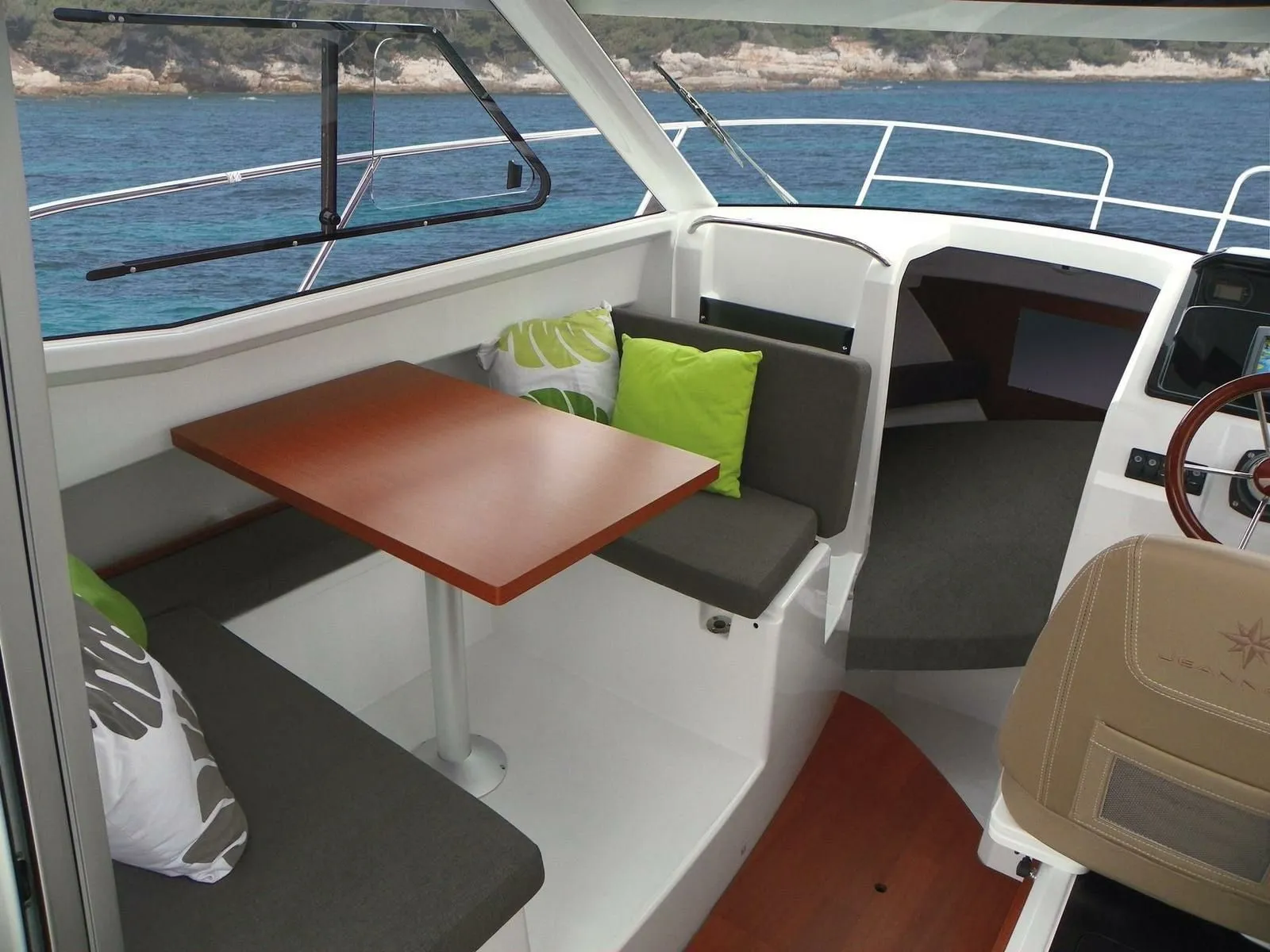 Explore Makarska on a 7.4m Rental Motor Yacht Jeanneau Merry Fisher 755