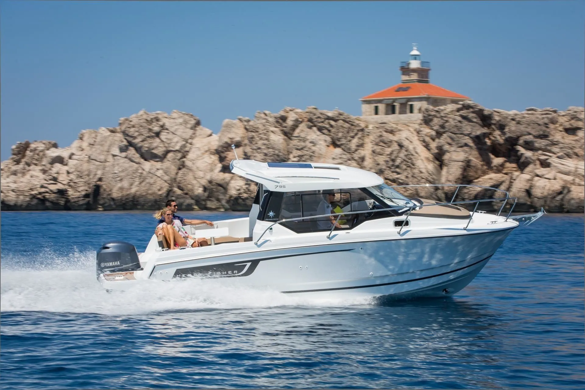 Rent a 7.95m Motor Yacht Jeanneau Merry Fisher 795 in Medulin
