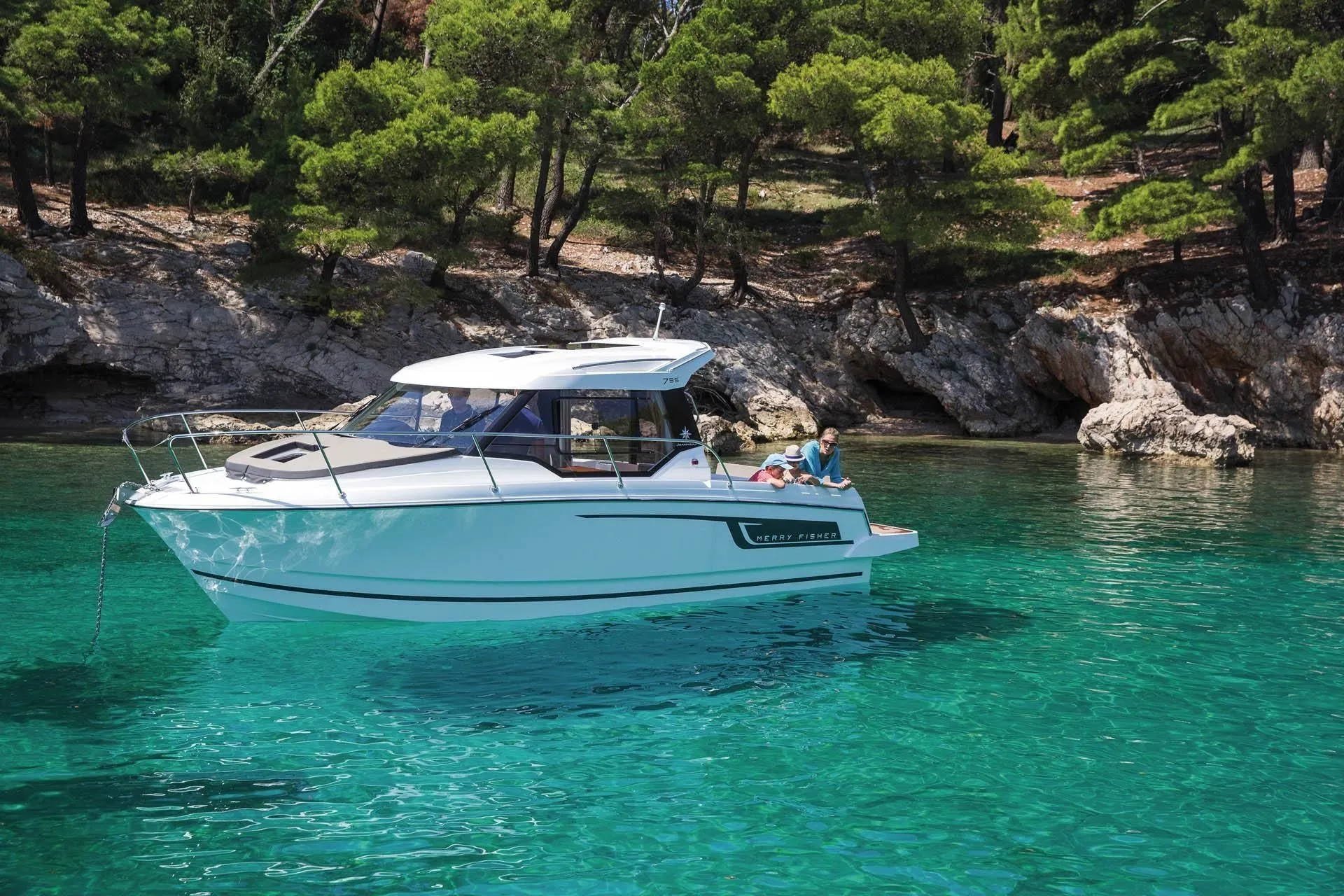 Rent a 7.95m Motor Yacht Jeanneau Merry Fisher 795 in Medulin