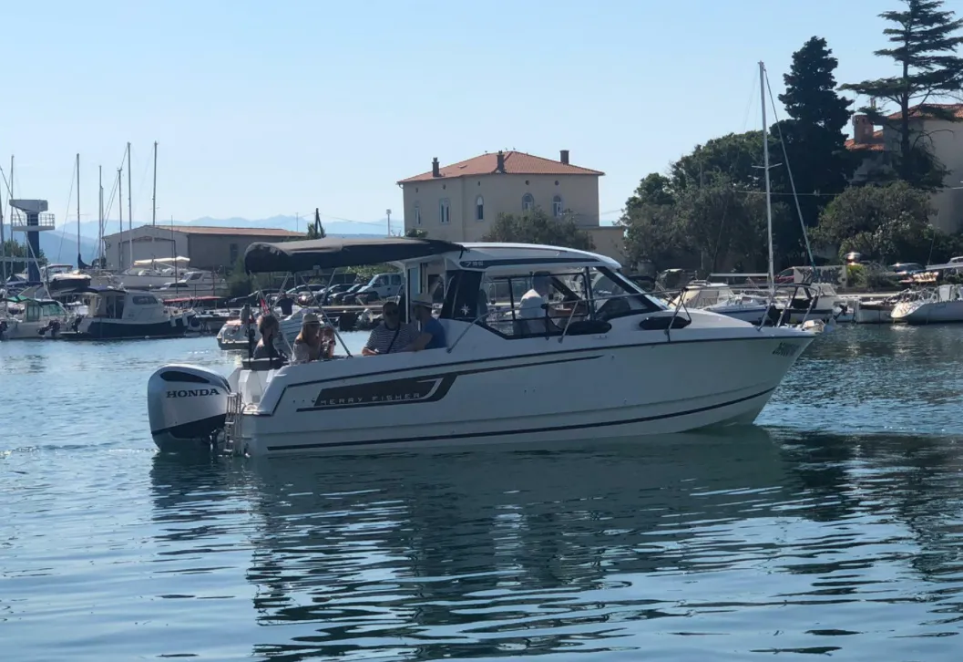 Rent a 7.95m Motor Yacht Jeanneau Merry Fisher 795 in Krk