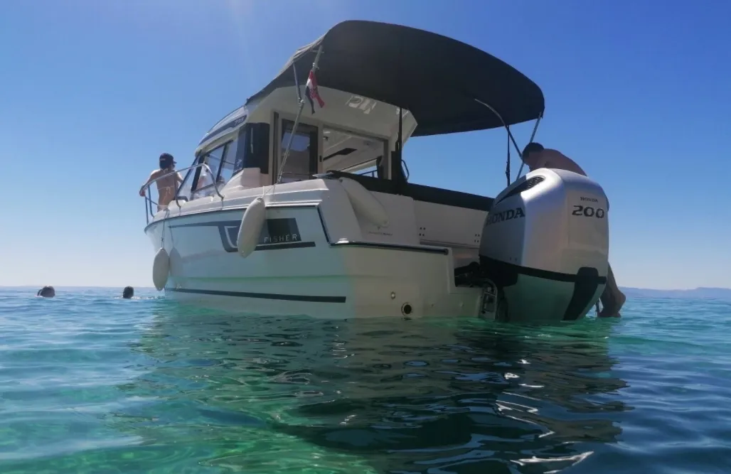 Rent a 7.95m Motor Yacht Jeanneau Merry Fisher 795 in Krk