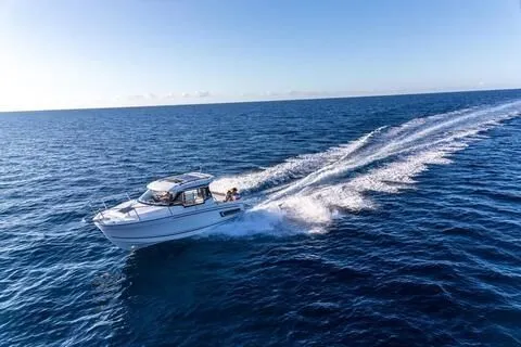 Boat - Charter a 8.14m Motor Yacht in Zadar