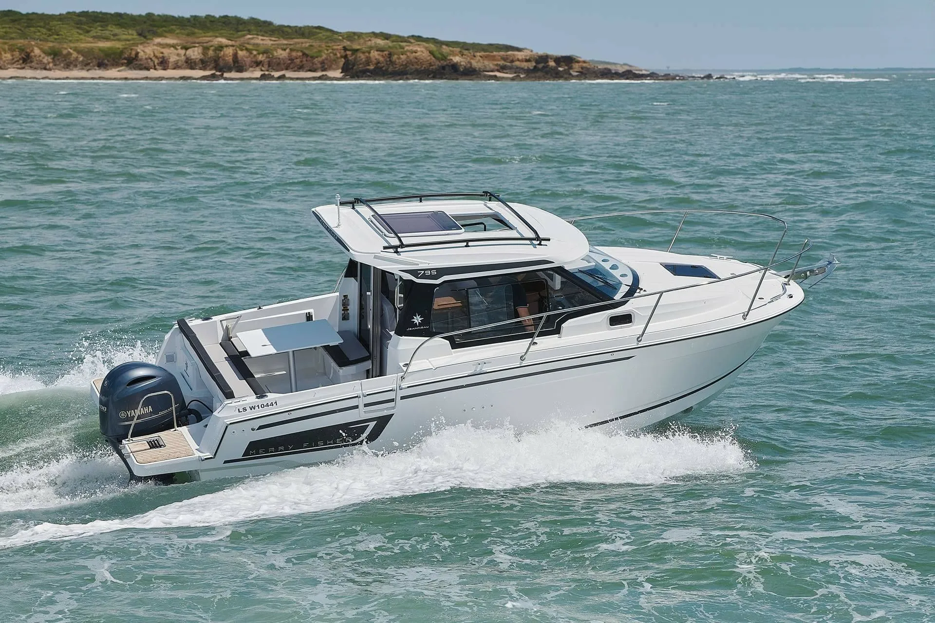 Explore Saint Malo on a 7.19m Rental Motor Yacht Jeanneau Merry Fisher 795