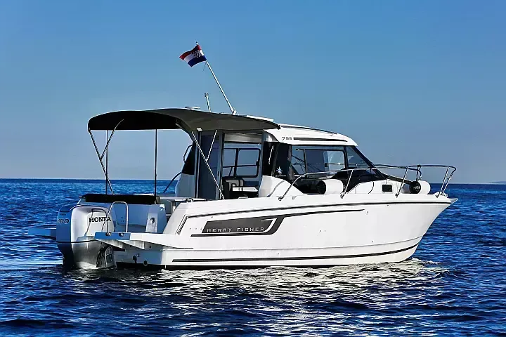 Boat - Charter a 7.9m Motor Yacht Jeanneau Merry Fisher 795 in Zadar