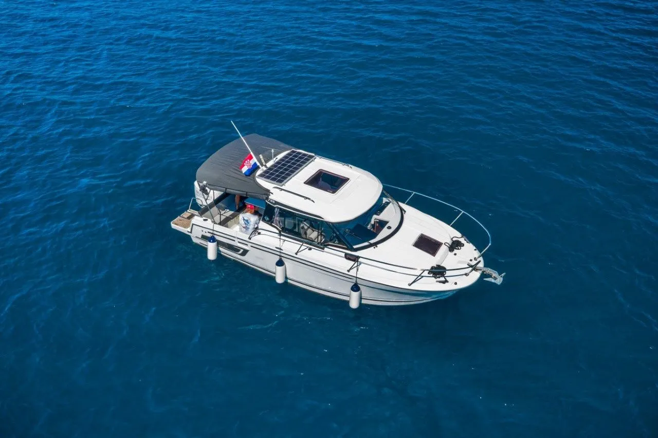 Explore Zadar on a 7.95m Rental Motor Yacht