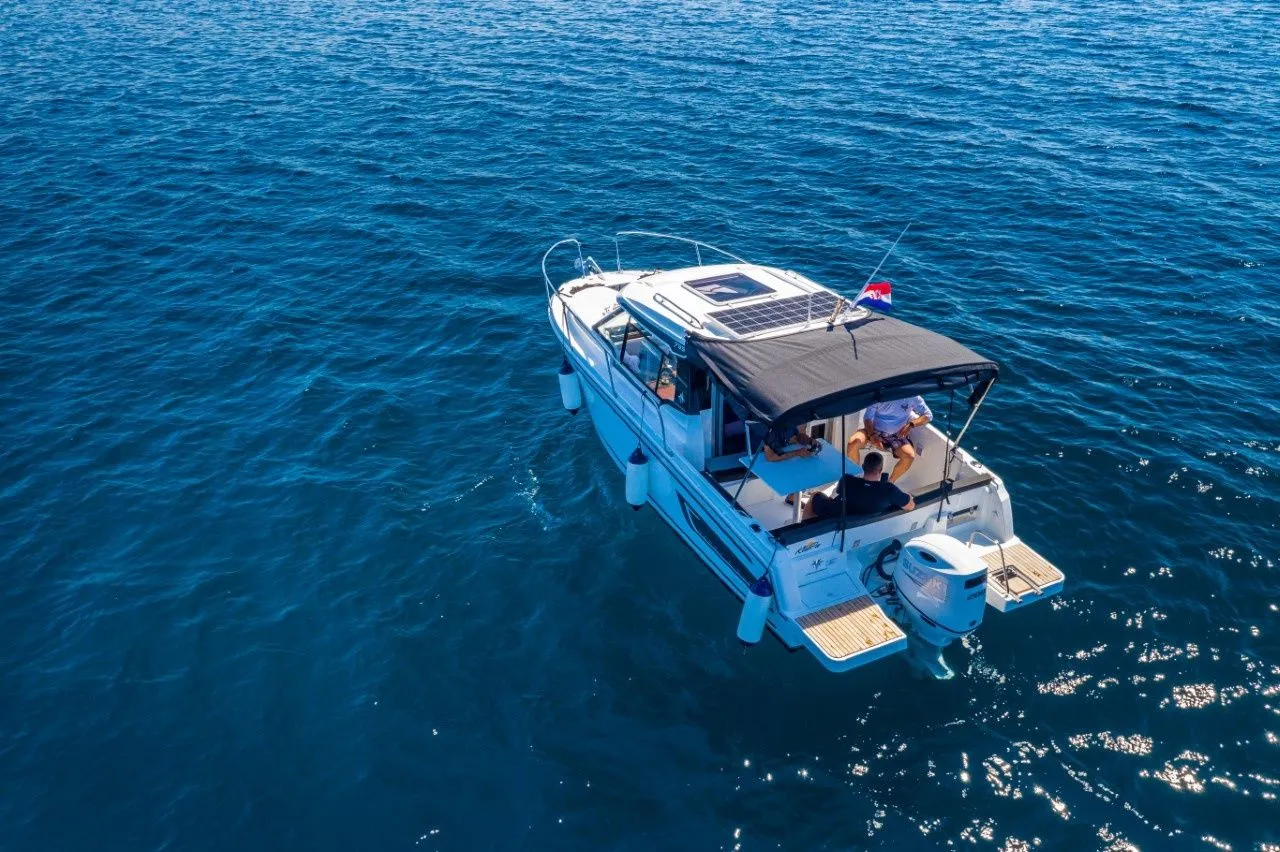 Zadar Kiralık Jeanneau Merry Fisher 795 7.95m Motoryat