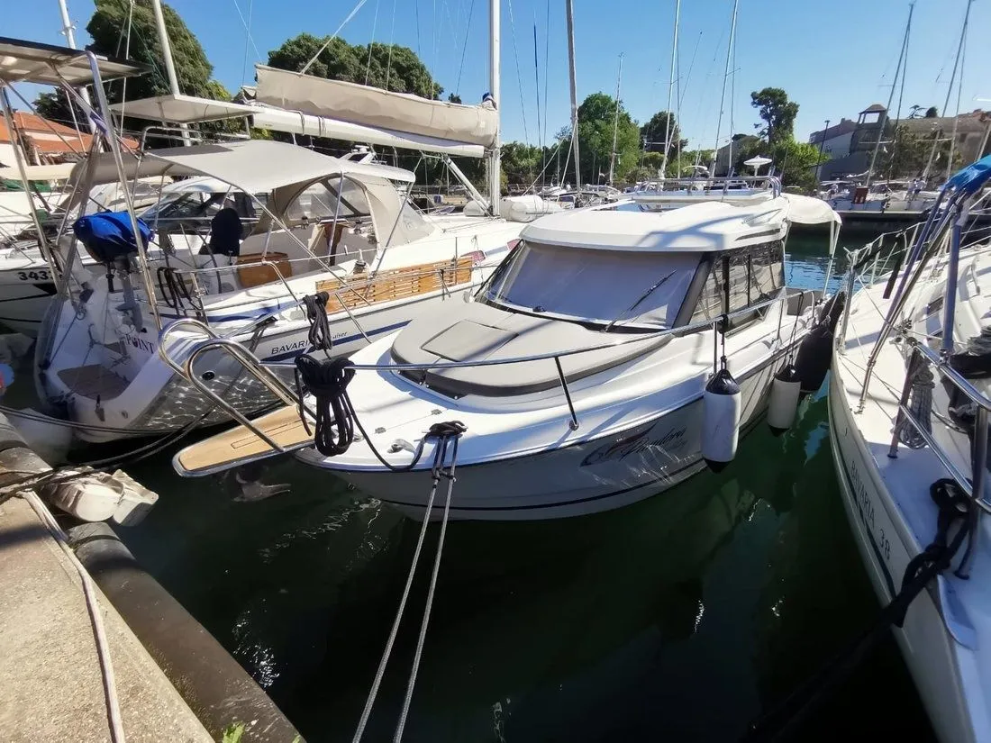 Boat - Charter a 7.95m Jeanneau Merry Fisher 795 Motor Yacht in Zadar
