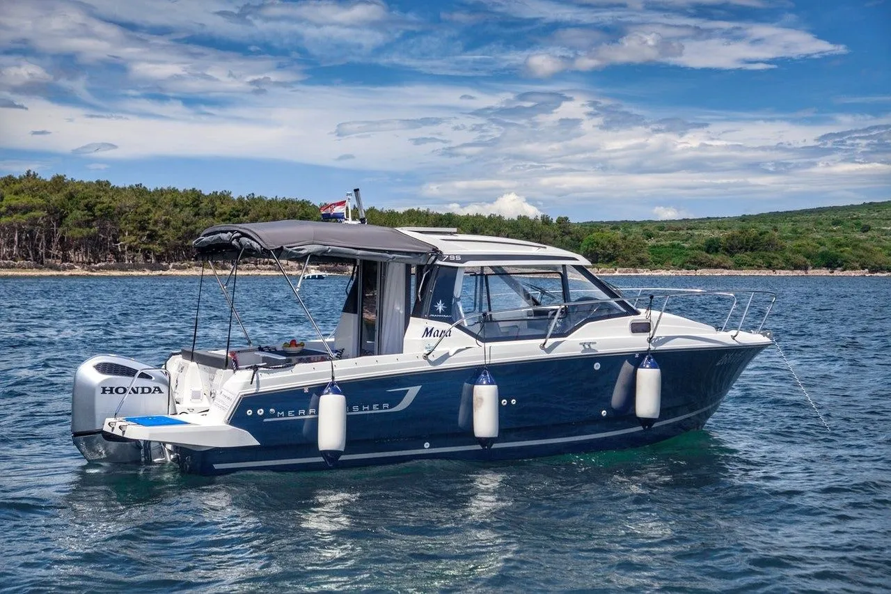 Rent a 7.95m Jeanneau Merry Fisher 795 in Punat
