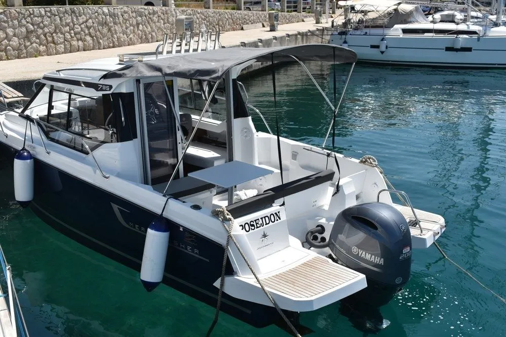 Rent a 7.95m Motor Yacht Jeanneau Merry Fisher 795 in Mali Losinj
