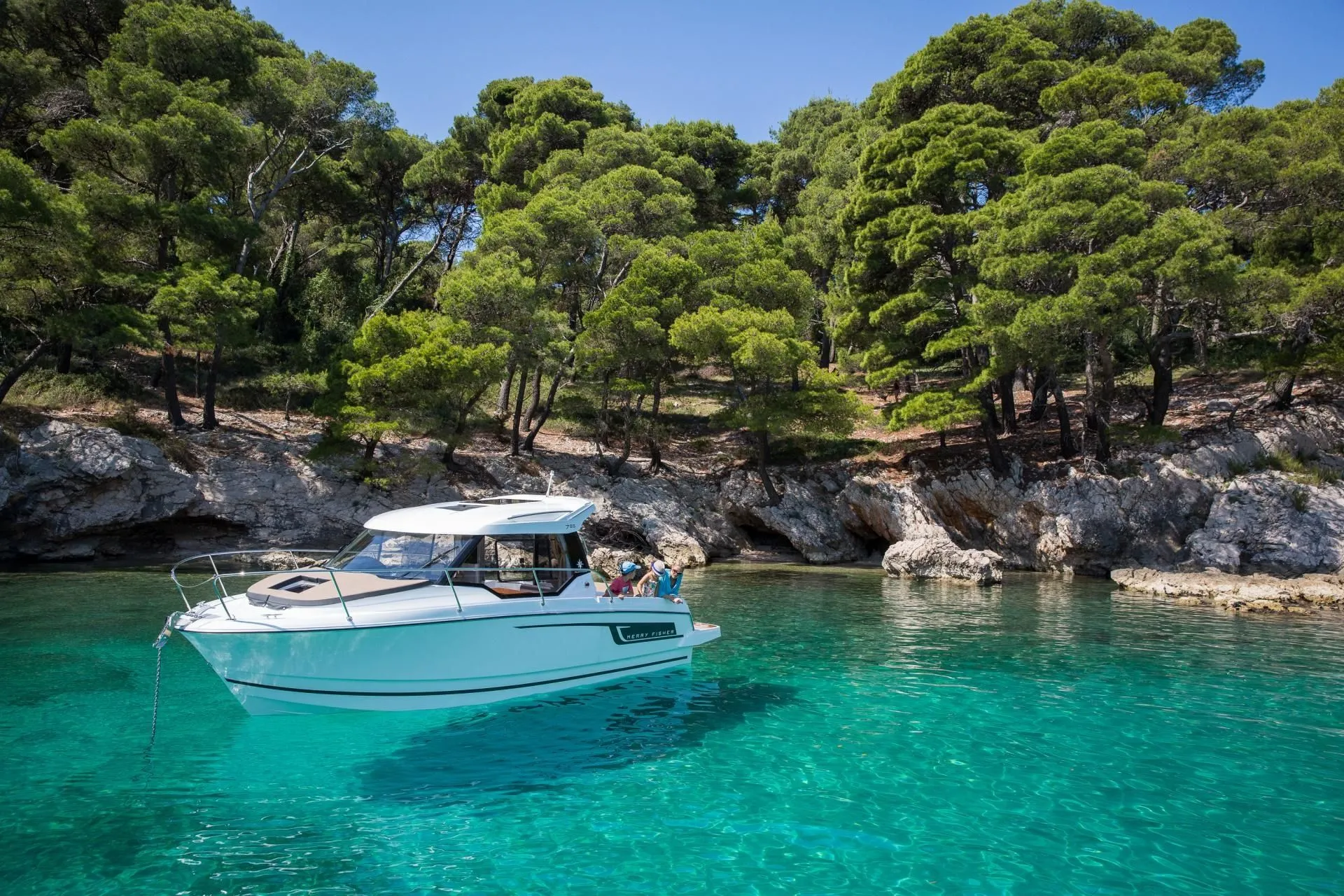 7.43m Umag Motor Yacht Hire