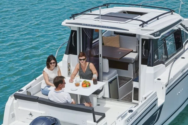 Charter a 7.95m Motor Yacht in Pula