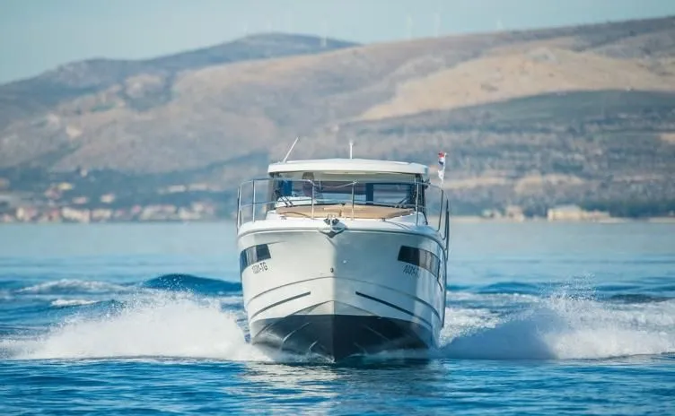 Jeanneau Merry Fisher 855 лодка на прокат - 5