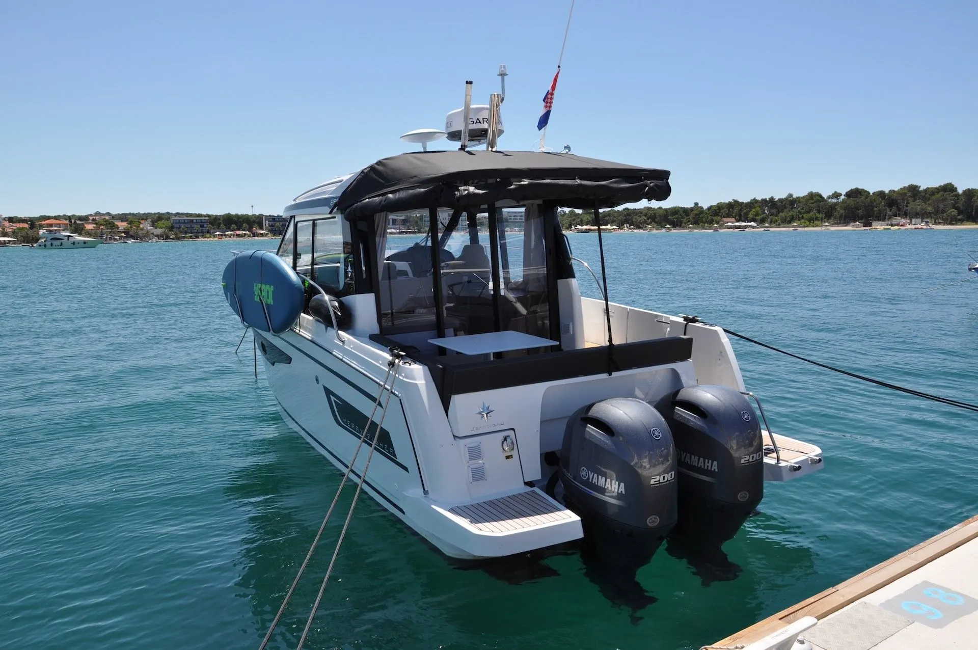 Rent a 8.9m Jeanneau Merry Fisher 895 in Pula