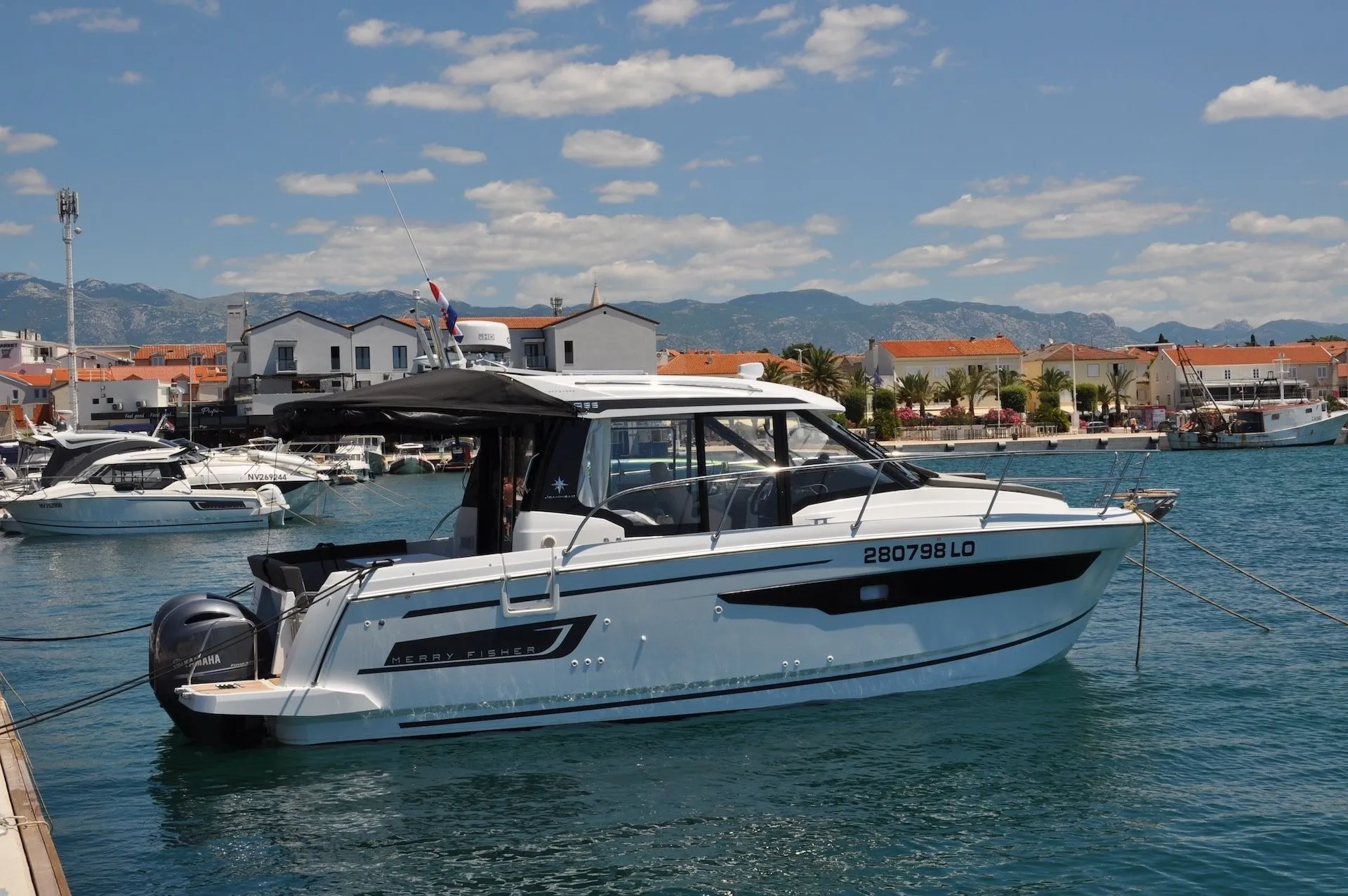 Rent a 8.9m Jeanneau Merry Fisher 895 in Pula