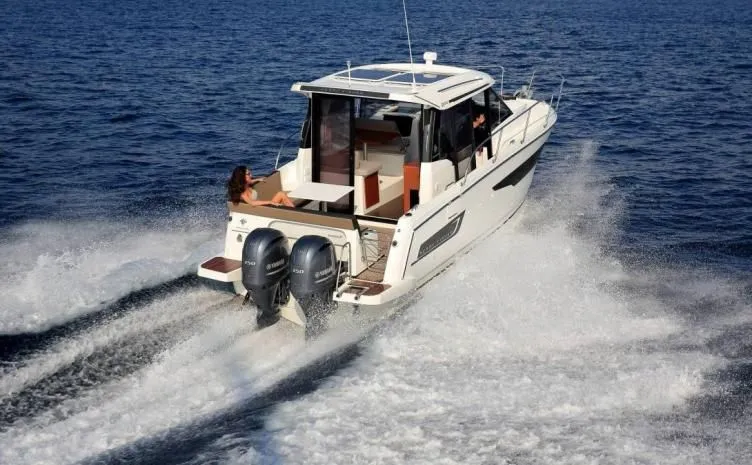 Jeanneau Merry Fisher 895 Charter Boat