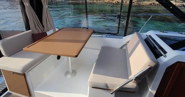 8.9m La Trinite-sur-Mer Motor Yacht Jeanneau Merry Fisher 895 Hire