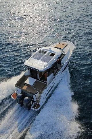 8.9m La Trinite-sur-Mer Motor Yacht Jeanneau Merry Fisher 895 Hire