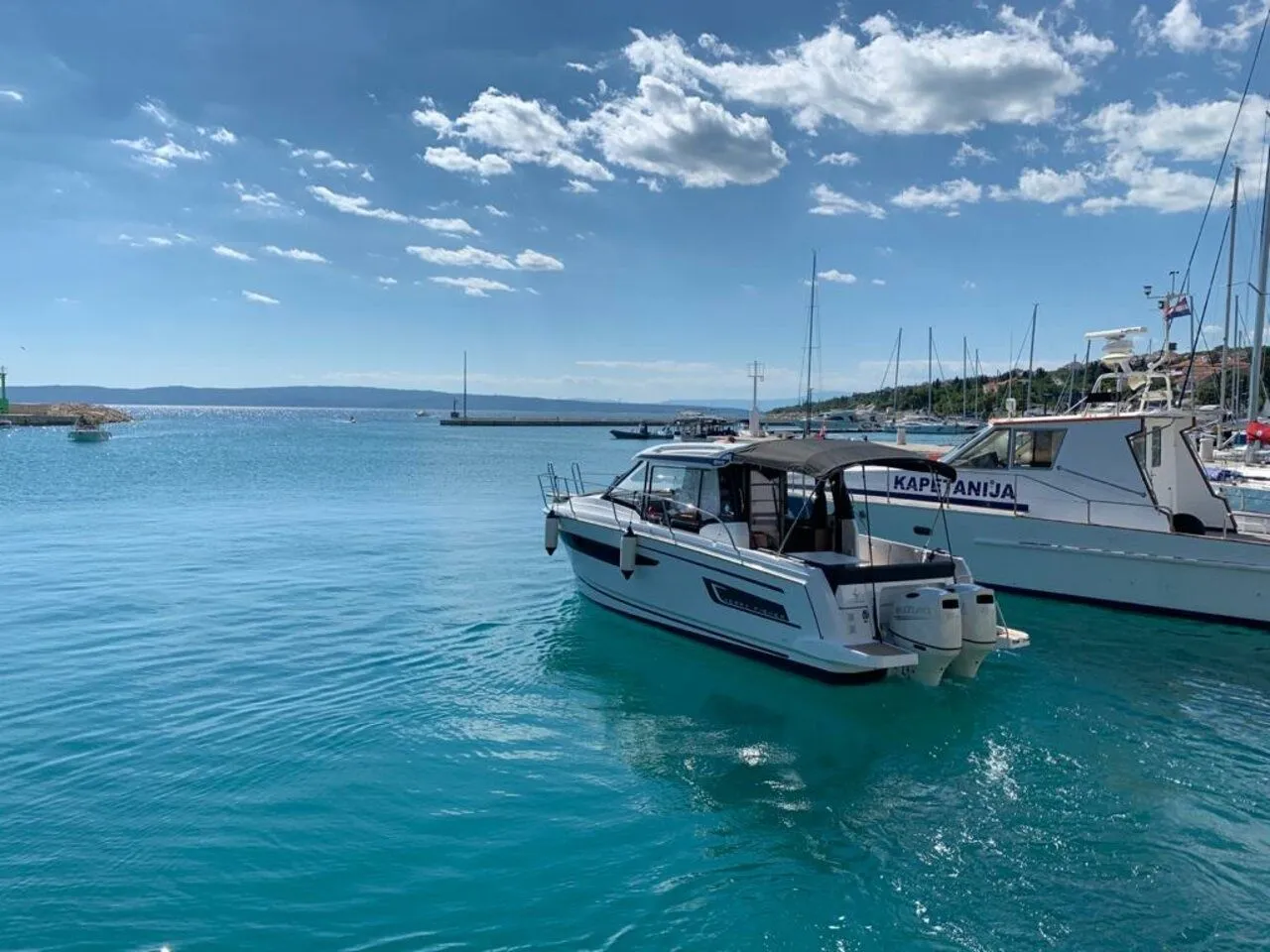 Charter a 9.09m Jeanneau Merry Fisher 895 Motor Yacht in Trogir