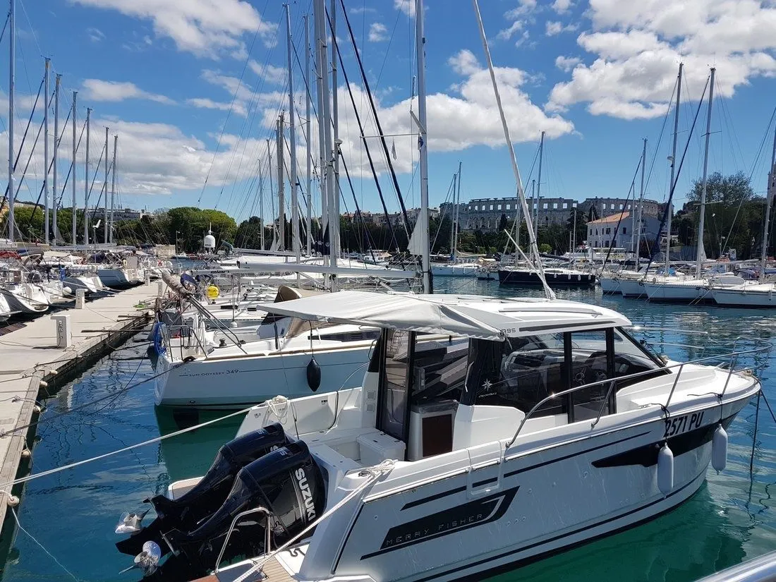 Rent a 8.9m 2 Cabin Motor Yacht in Biograd na Moru