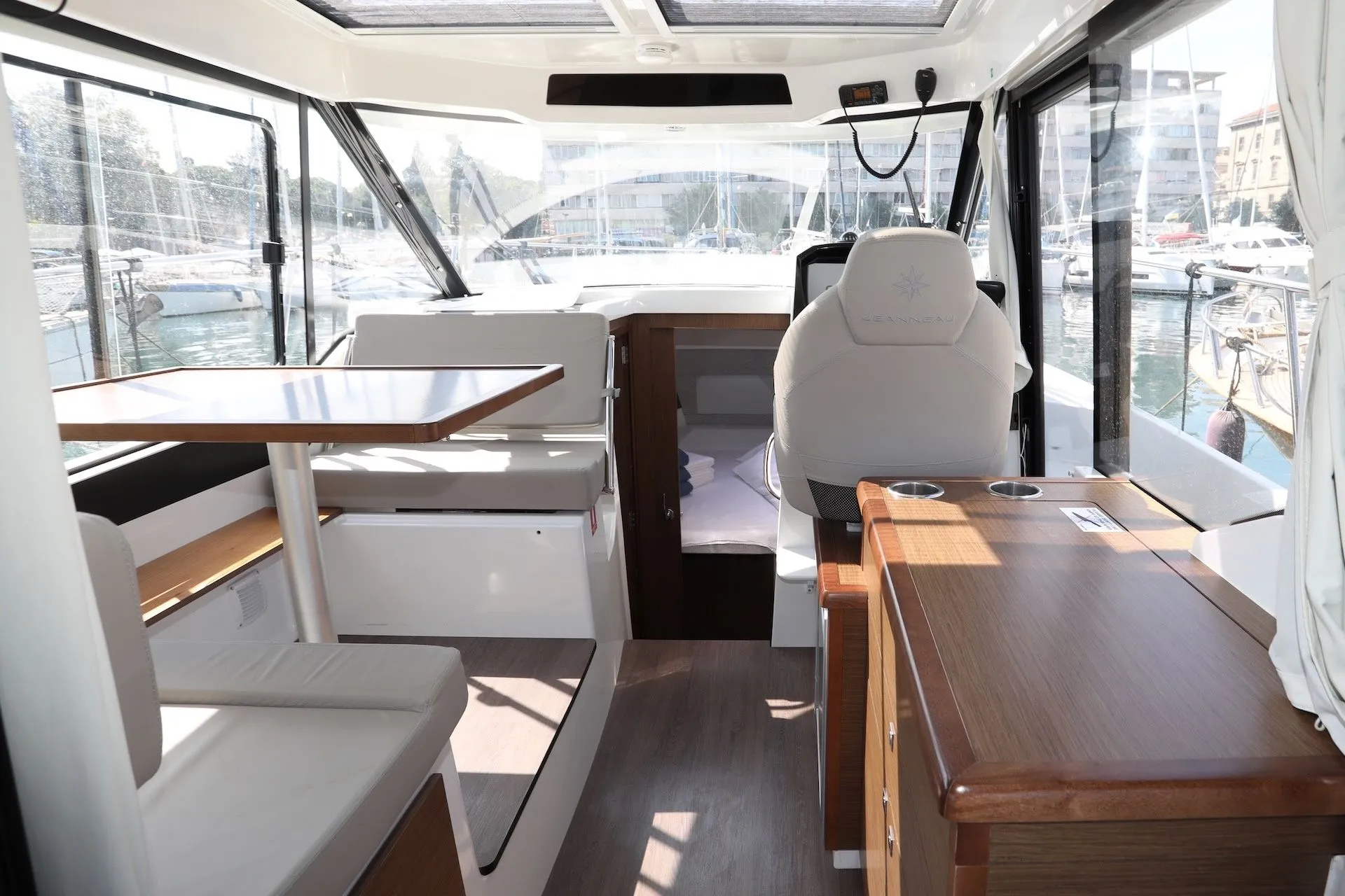 Rent a 8.9m Jeanneau Merry Fisher 895 in Pula