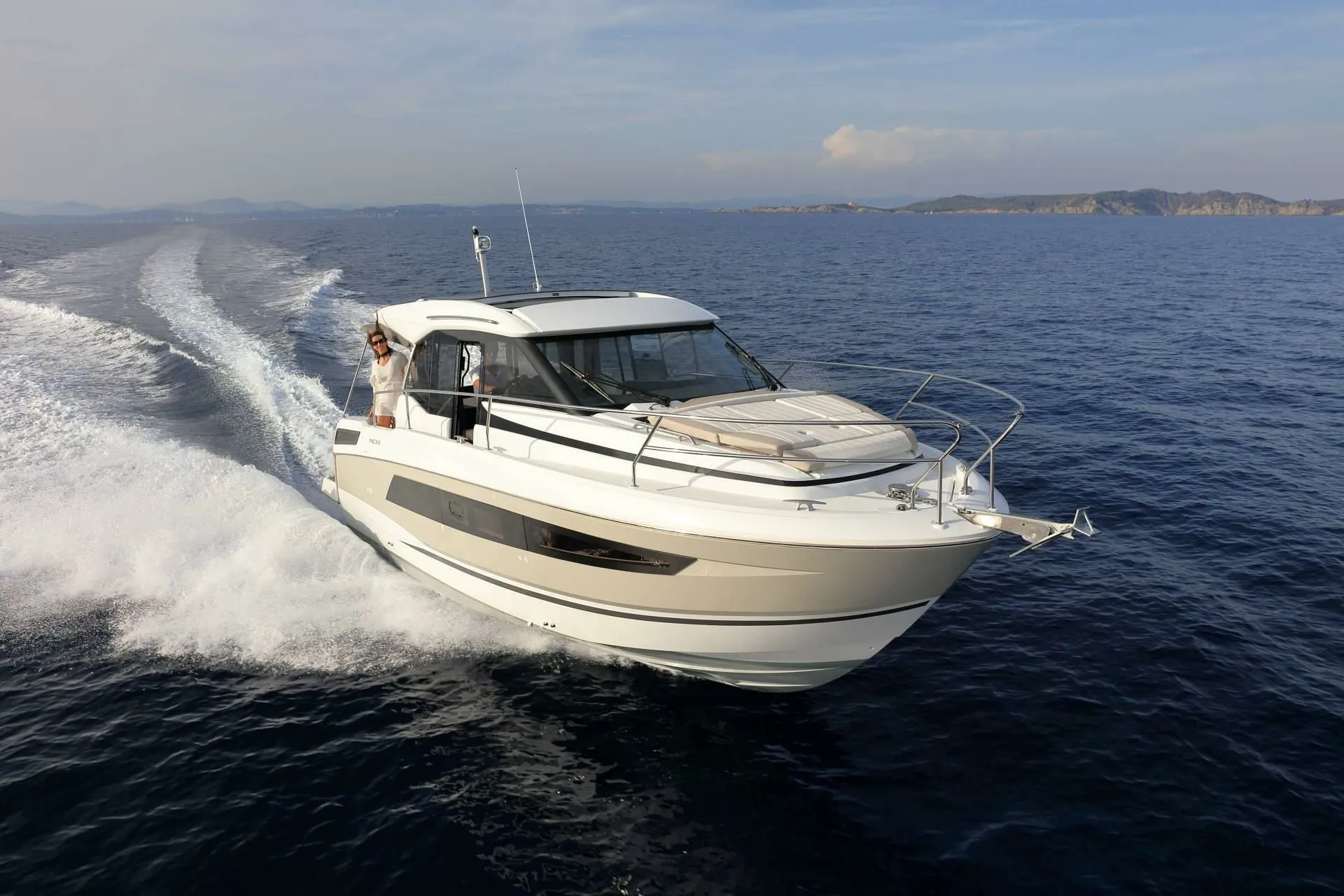 Boat - Rent a 10.53m 2 Cabin Motor Yacht in Zadar