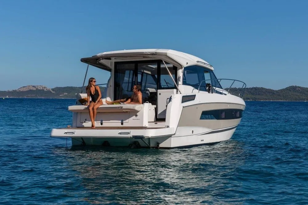 Rent a 11.9m Motor Yacht in Bacoli