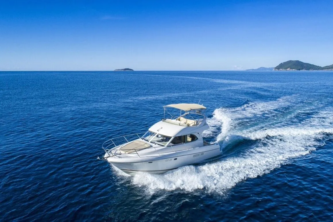 11.6m Dubrovnik 2 Cabin Motor Yacht Hire