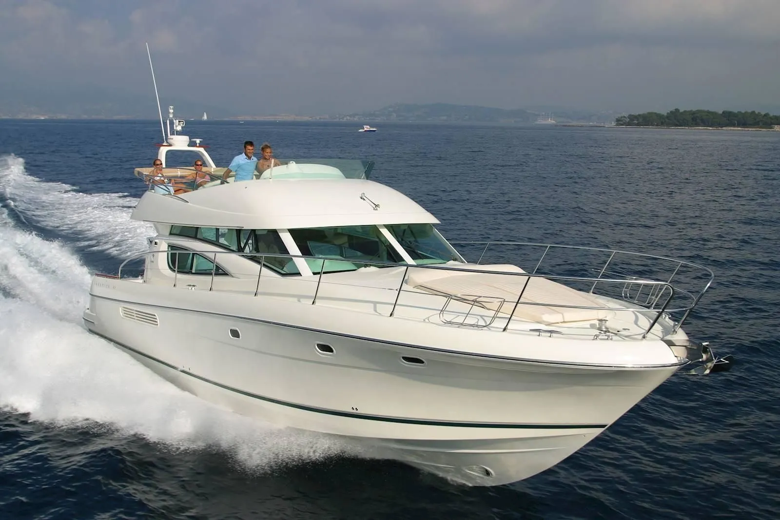 Explore Aguadulce on a 13.5m Jeanneau Prestige 42 Motor Yacht Rental