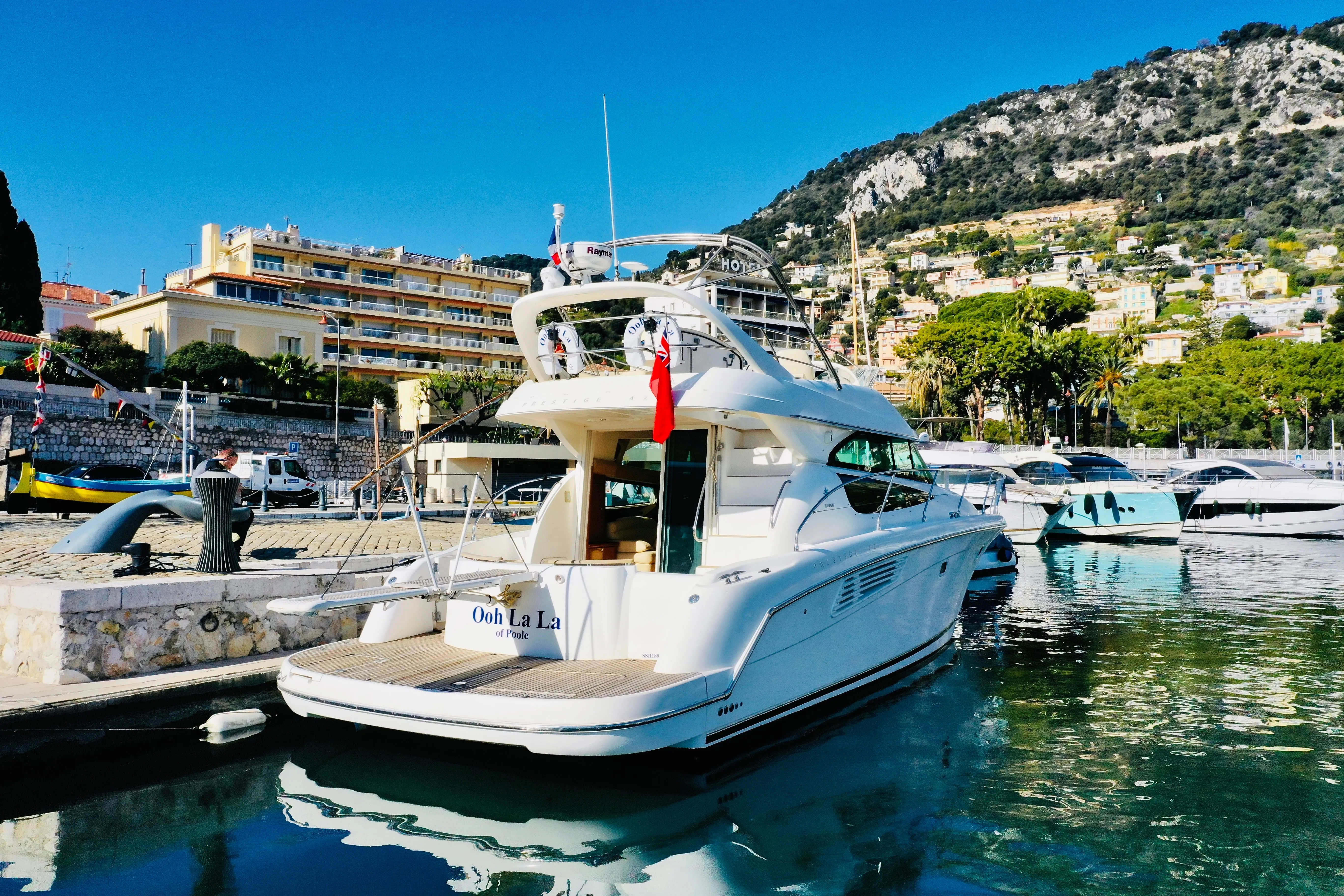 Rent a 14m Motor Yacht Jeanneau Prestige 420 F in Beaulieu-sur-Mer
