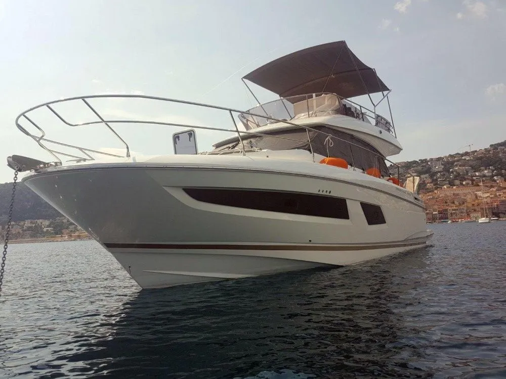 Rent a 12.64m Motor Yacht in Hyeres