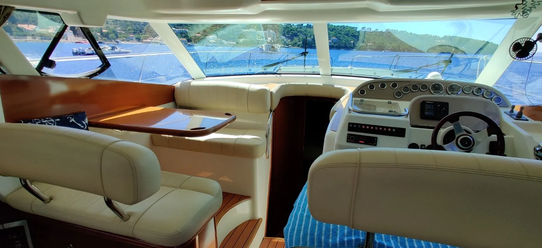 Charter a 14.55m Motor Yacht Jeanneau Prestige 46 in Dubrovnik