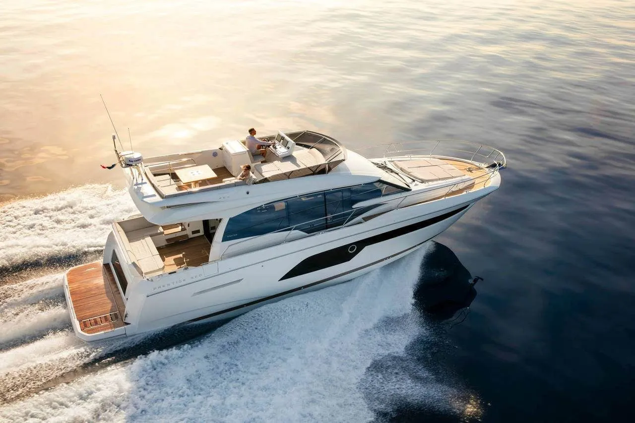 Rent a 17.92m Jeanneau Prestige 550 Motor Yacht in Hyeres