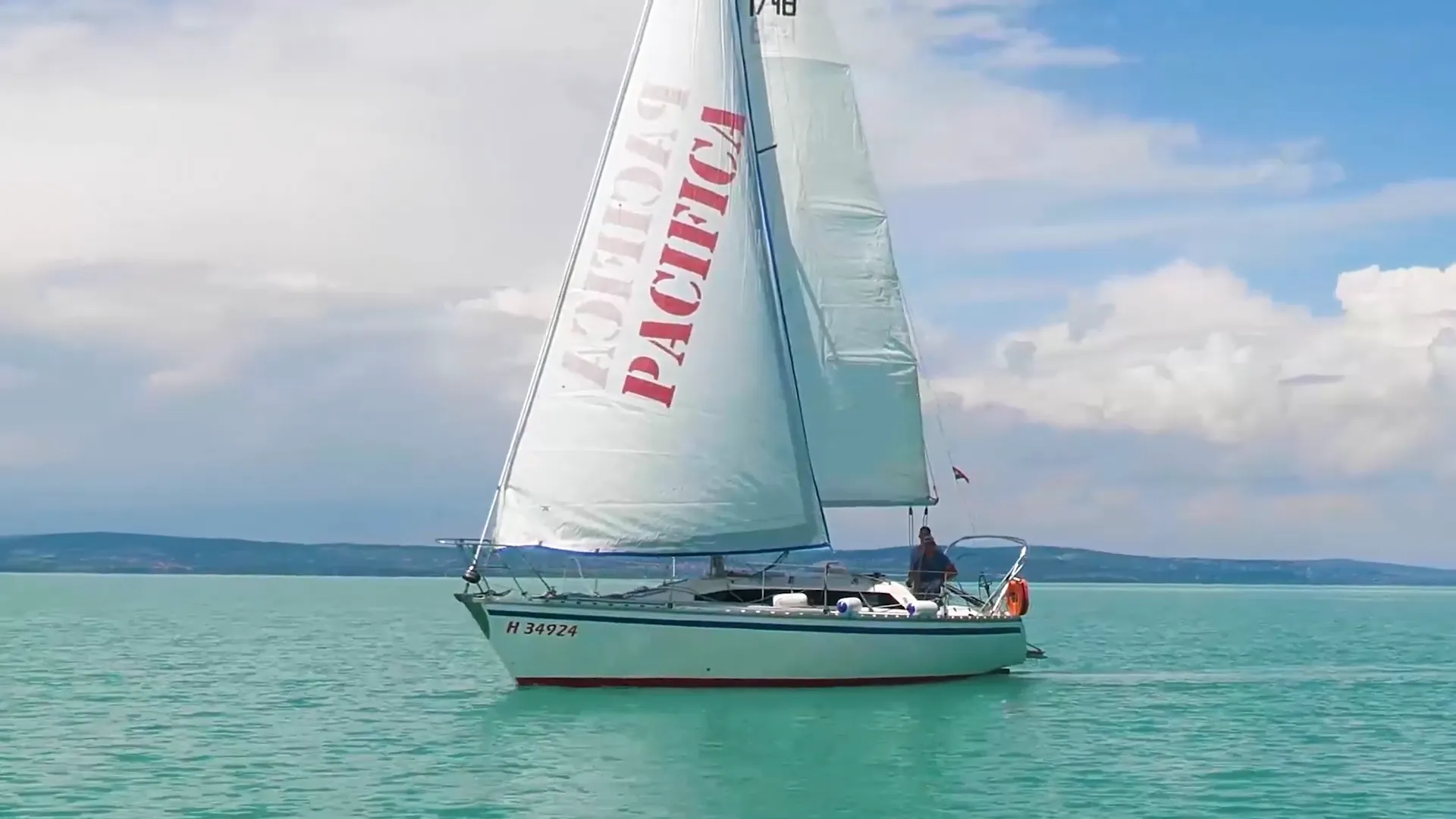 Charter a 9.13m Sailing Yacht in Siófok