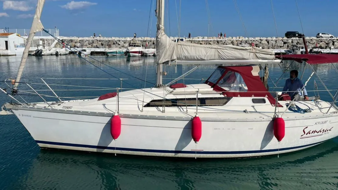 Explore Marbella on a 9.42m Rental Jeanneau Sun Light 31