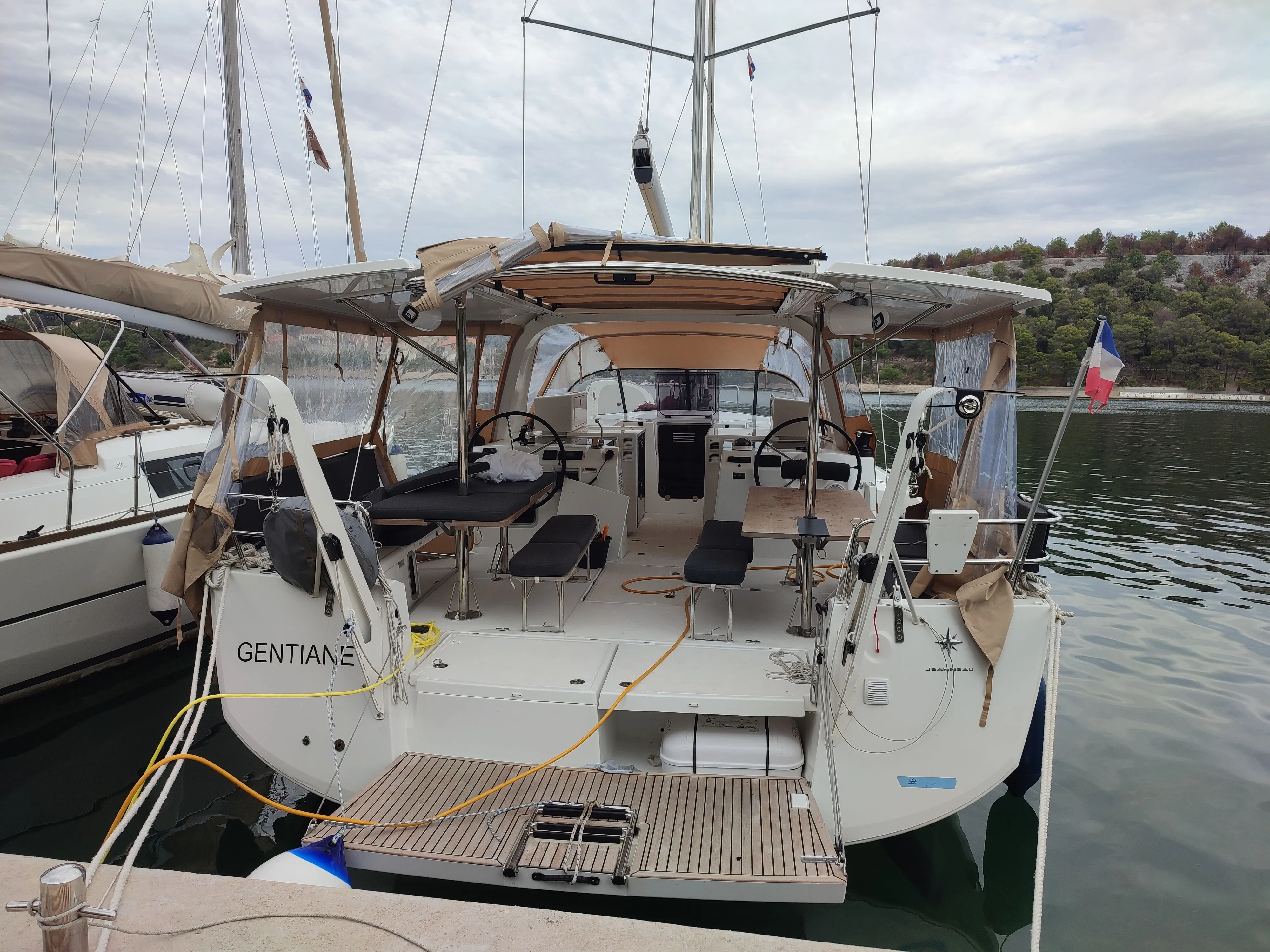 Gentiane Mietboot - 3