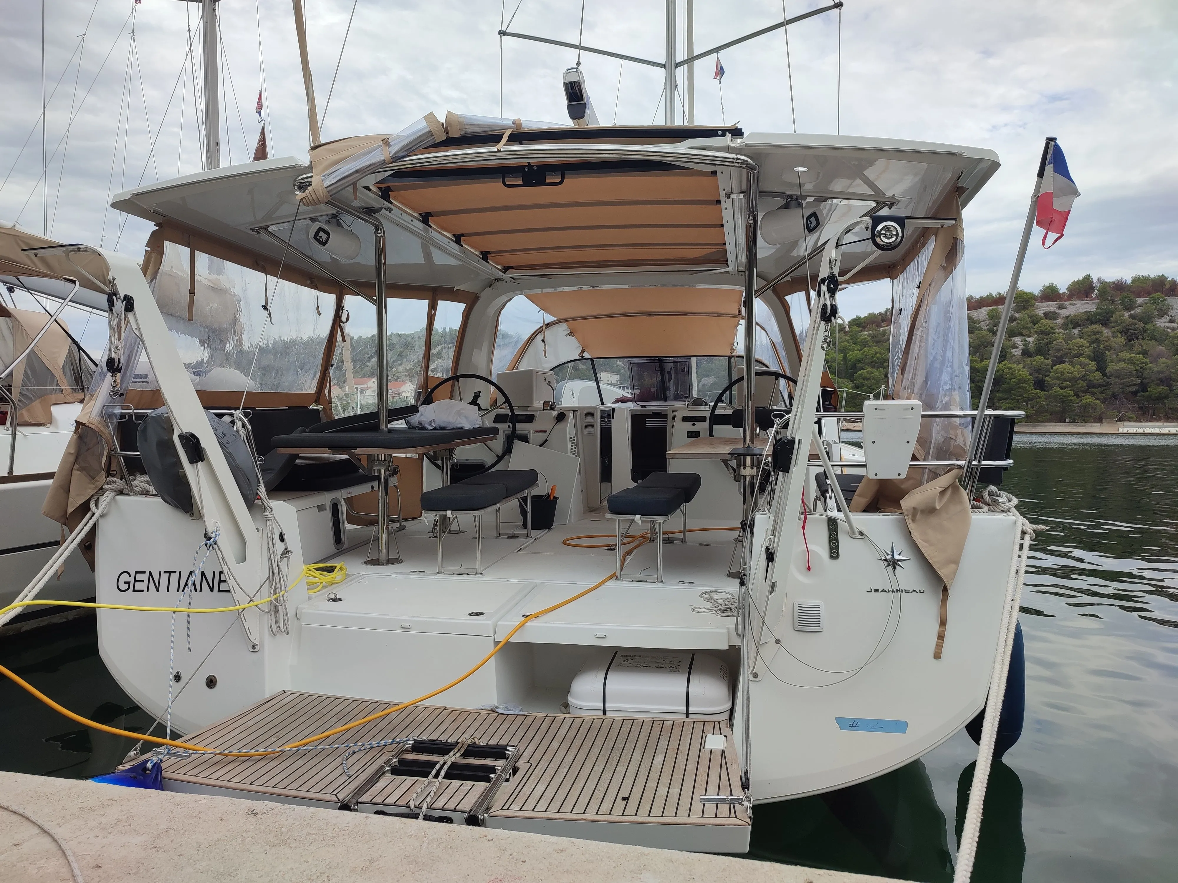 Gentiane Mietboot - 1
