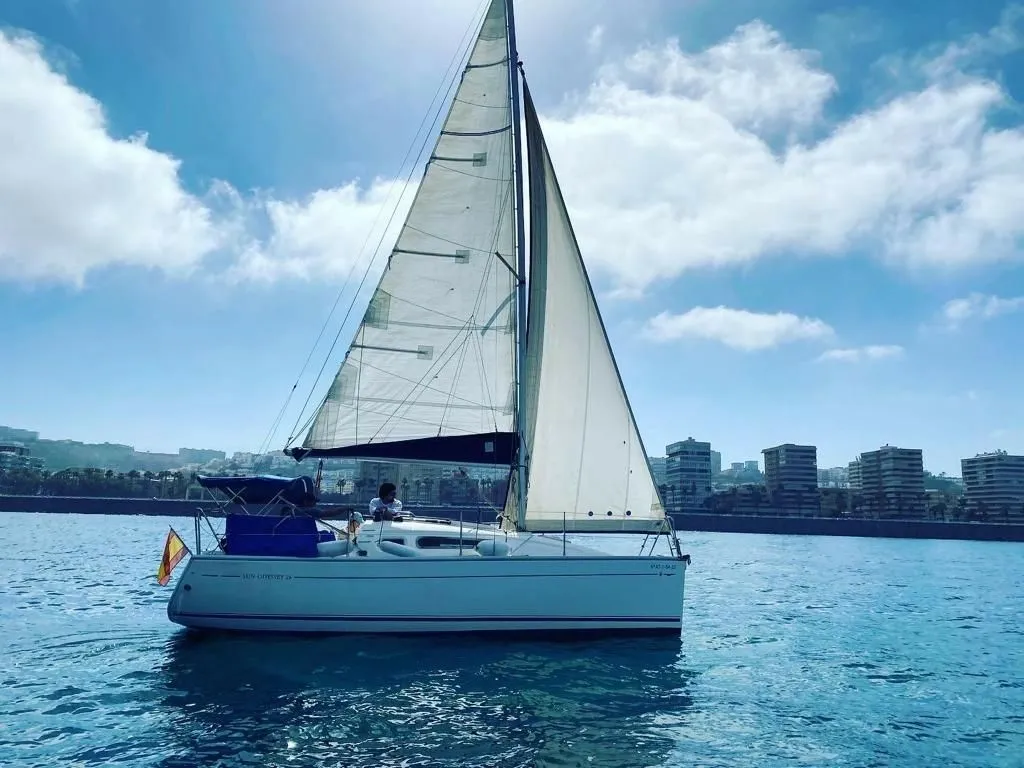 Explore Las Palmas de Gran Canaria on a 7.5m Jeanneau Sun Odyssey 26 Sailing Yacht Rental