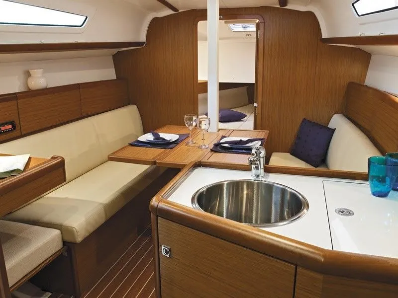 Explore Yerseke on a 8.99m Rental Sailing Yacht Jeanneau Sun Odyssey 30i