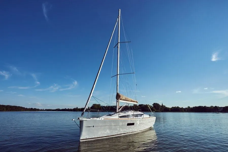 Rent a 9.8m Jeanneau Sun Odyssey 319 Sailing Yacht in Makkum