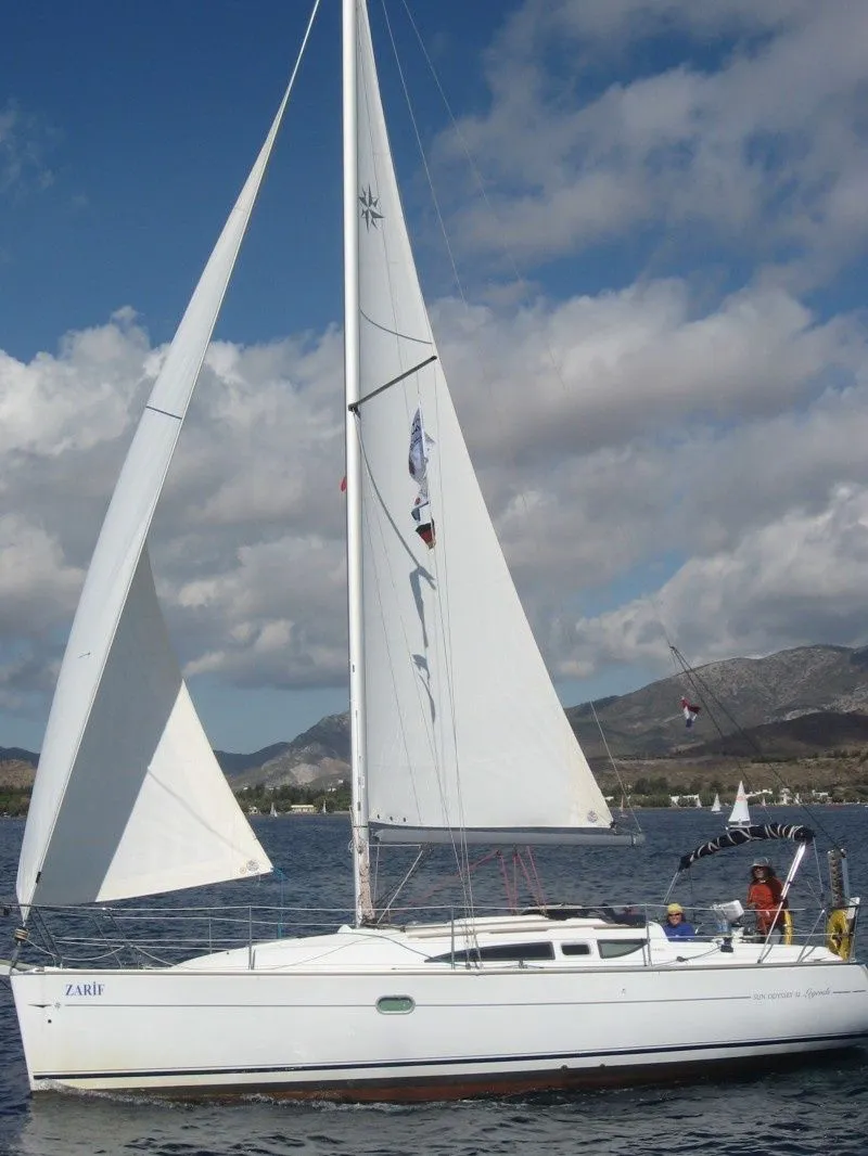 Fethiye 9.5m Kiralık Jeanneau Sun Odyssey 32 Yelkenli Yat