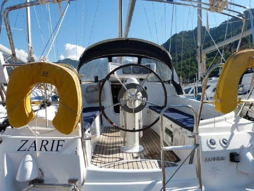 Zarif Kiralık Teknesi