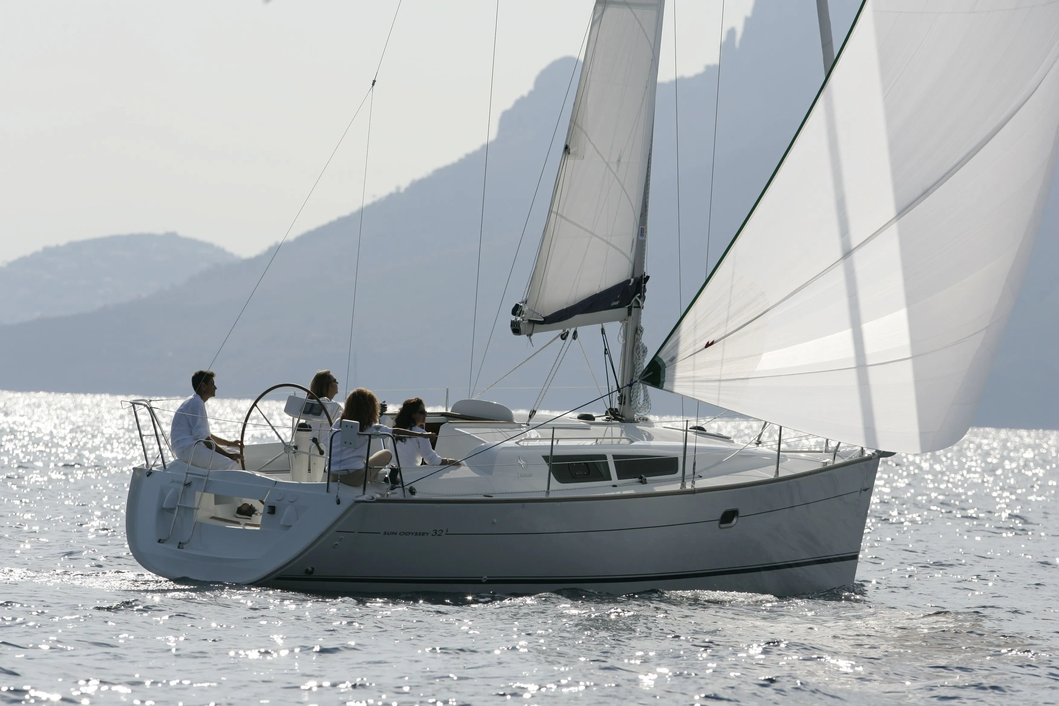 Rent a 9.6m Sailing Yacht in La Forêt-Fouesnant
