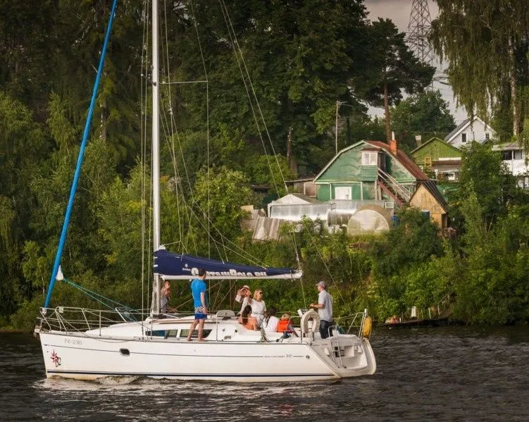Rent a 9.6m Sailing Yacht in Moscow