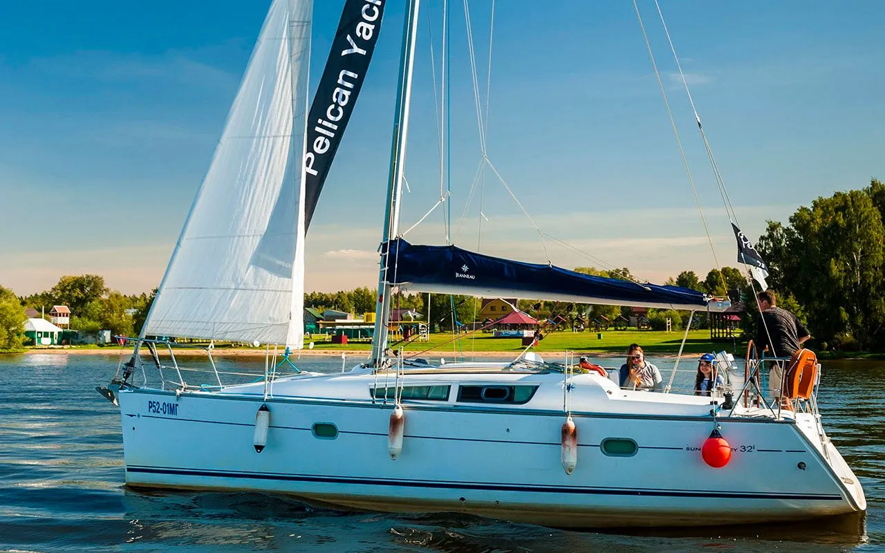 Rent a 9.6m Sailing Yacht in Moscow