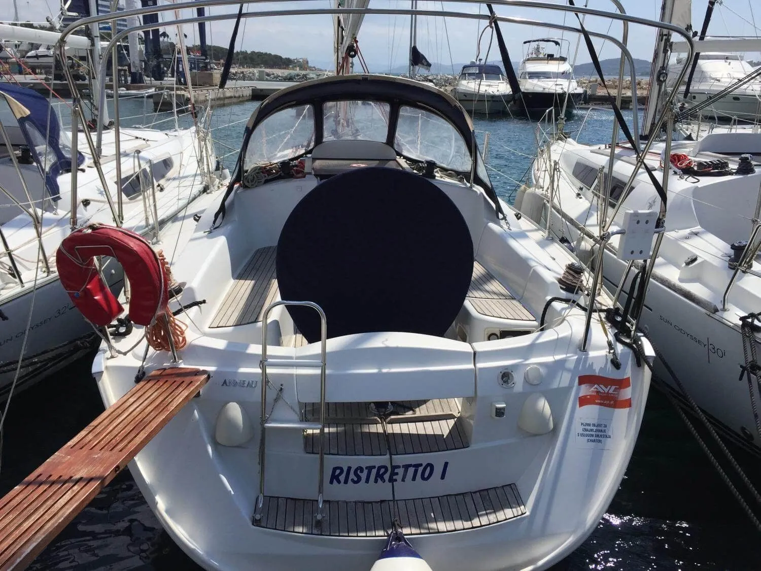 Explore Betina on a 9.6m 2 Cabin Sailing Yacht Rental