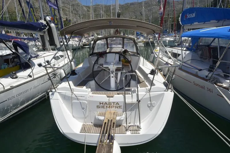 Charter a 9.96m 2 Cabin Sailing Yacht in Dubrovnik
