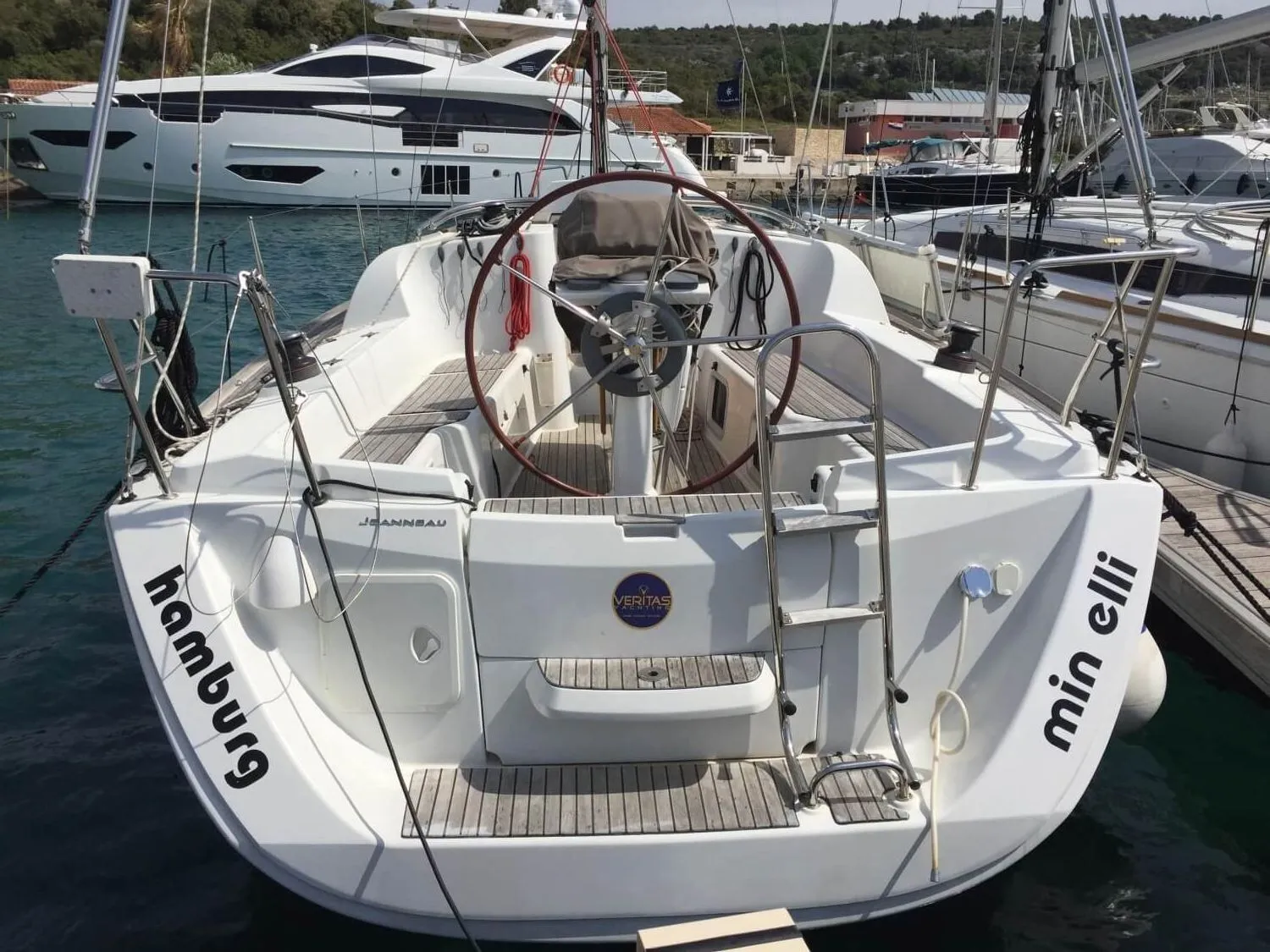 Charter a 9.96m Boat in Skradin