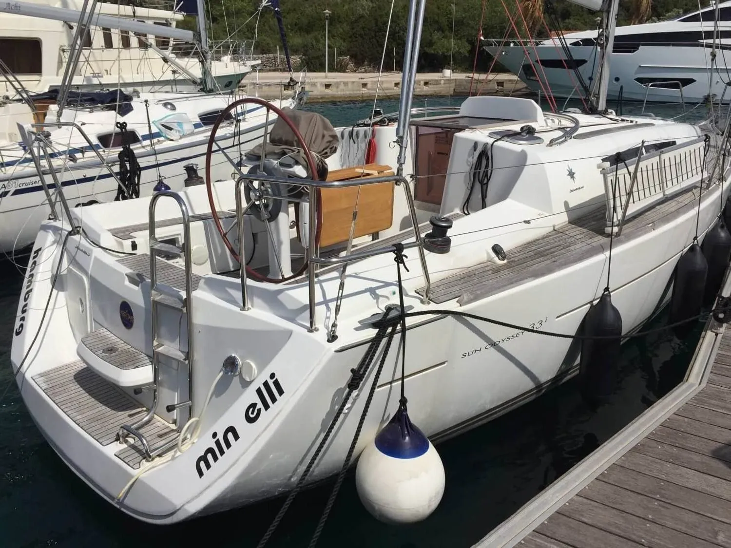 Charter a 9.96m Boat in Skradin